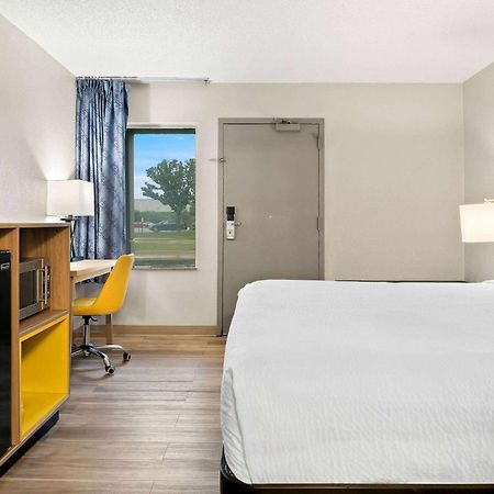 Days Inn & Suites By Wyndham Уорън Екстериор снимка