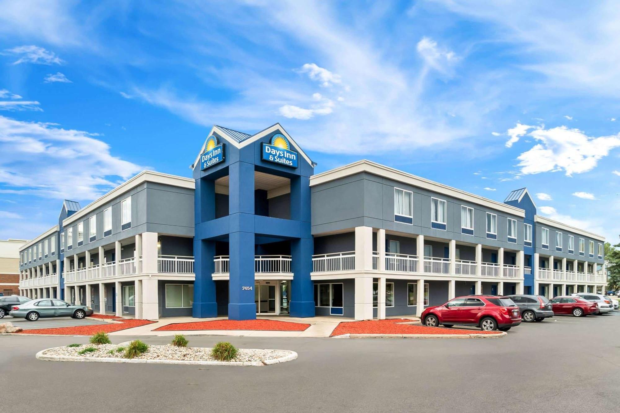 Days Inn & Suites By Wyndham Уорън Екстериор снимка