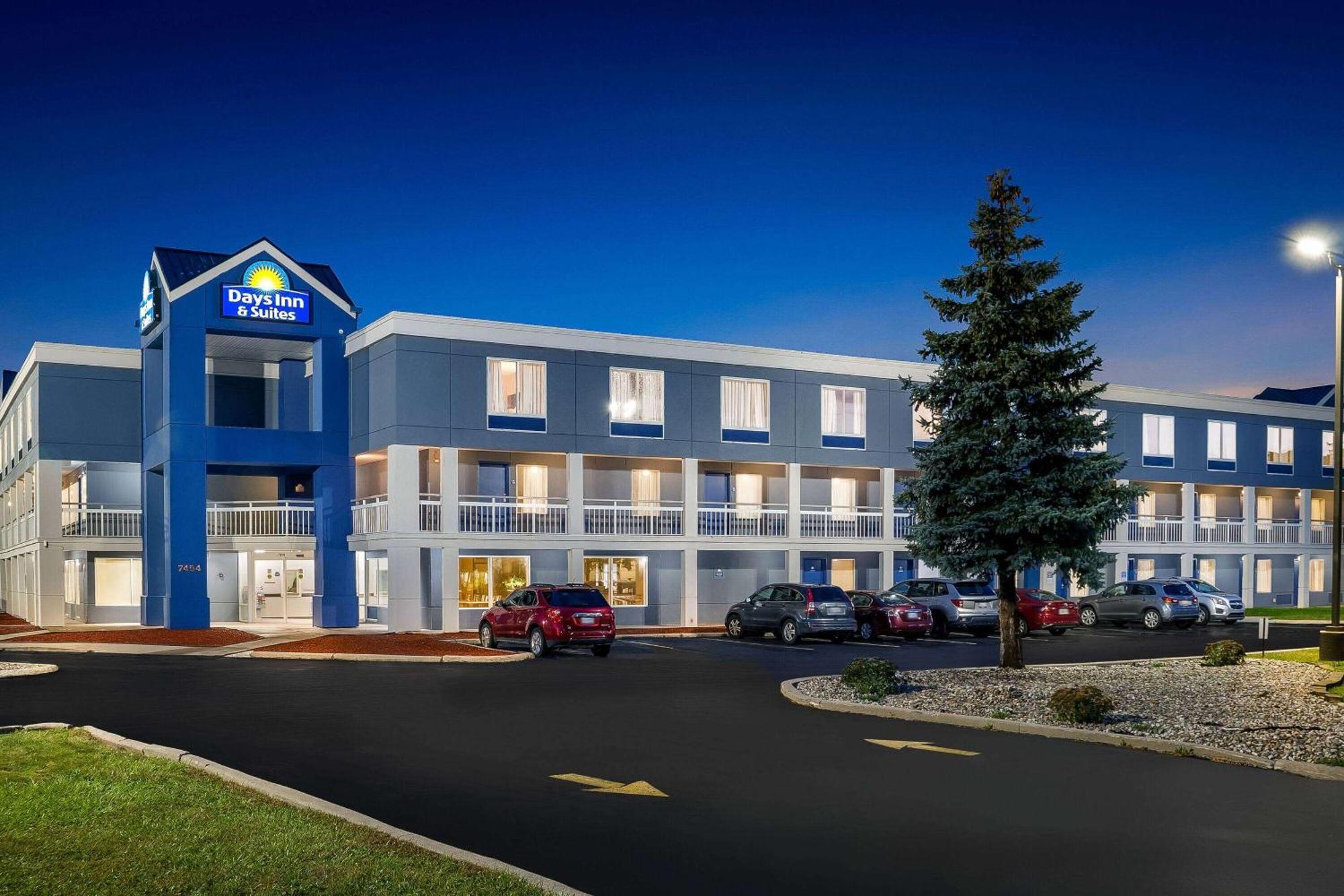 Days Inn & Suites By Wyndham Уорън Екстериор снимка