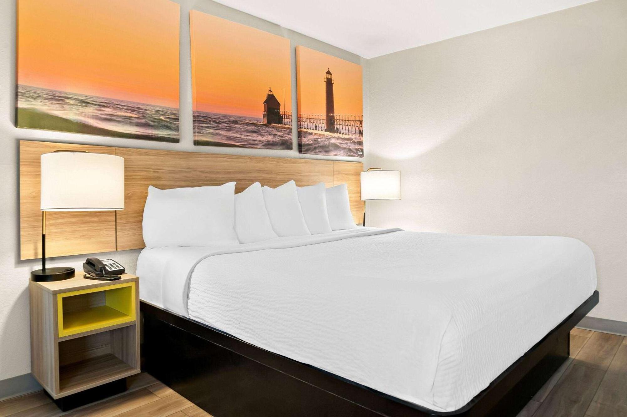 Days Inn & Suites By Wyndham Уорън Екстериор снимка