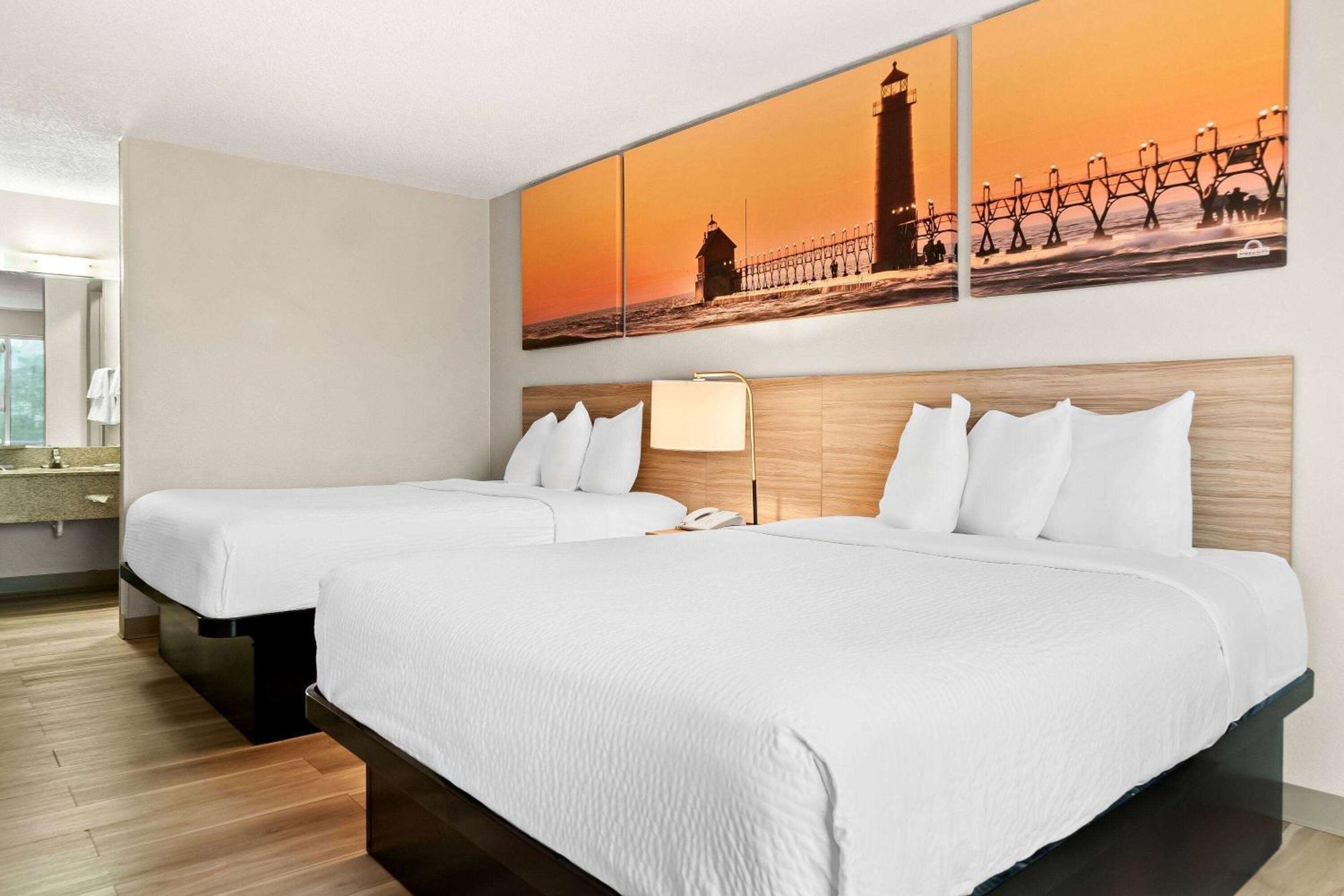 Days Inn & Suites By Wyndham Уорън Екстериор снимка